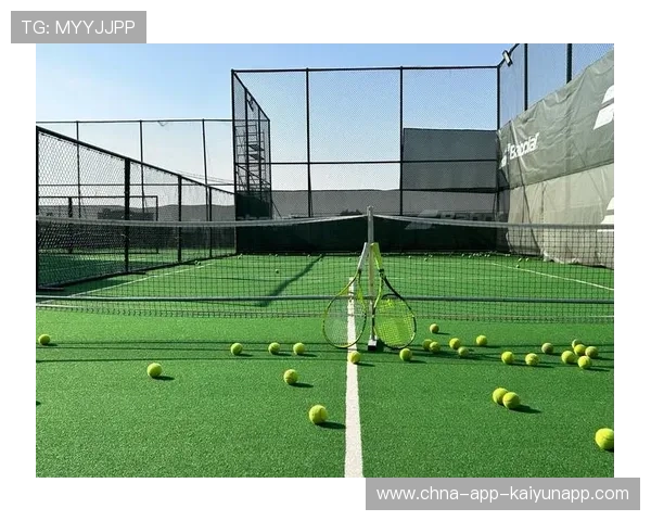 网球草地赛场恢复自然风貌，选手与观众点赞