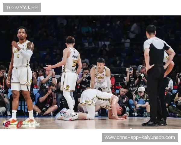 广厦终圆冠军梦，球队战术与管理解析，广厦队员